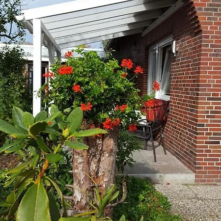 Wohnung 1 Haus- Annegrete Mit Ueberdachter Terrasse Zum Garten Bensersiel Exterior photo