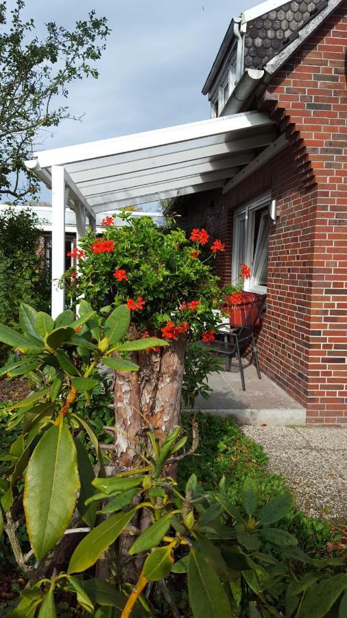 1 Haus- Annegrete Mit Ueberdachter Terrasse Zum Garten Bensersiel